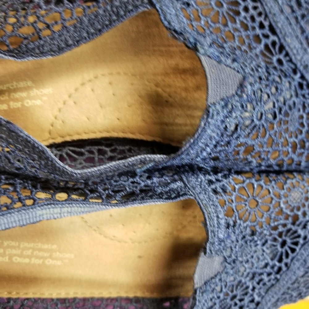 Toms - Picture 3 of 4